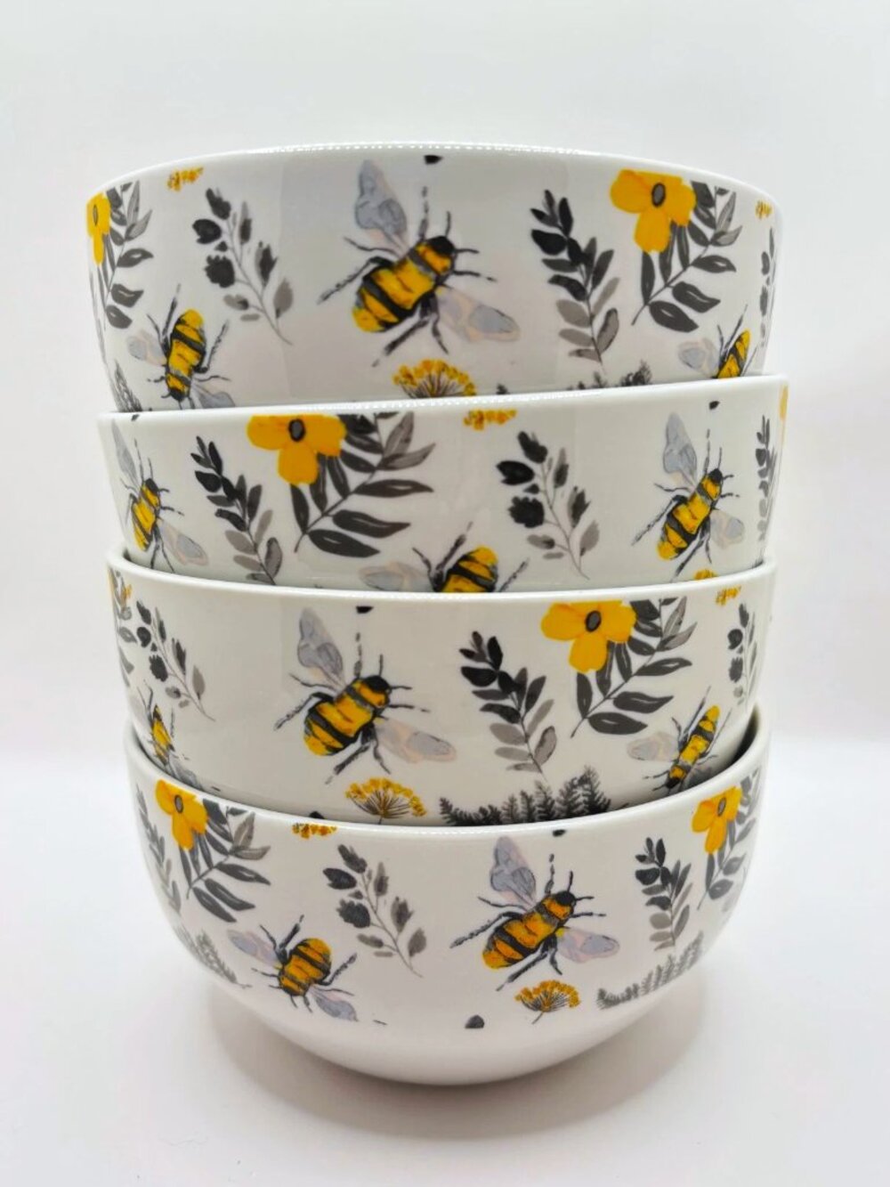Brand New w/ Tags - Royal Norfolk Ceramic Bee Bowls - Set of 4